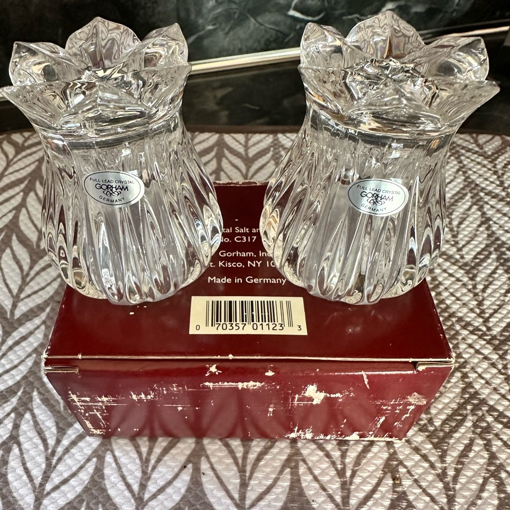 Gorham VINTAGE Lotus salt/pepper